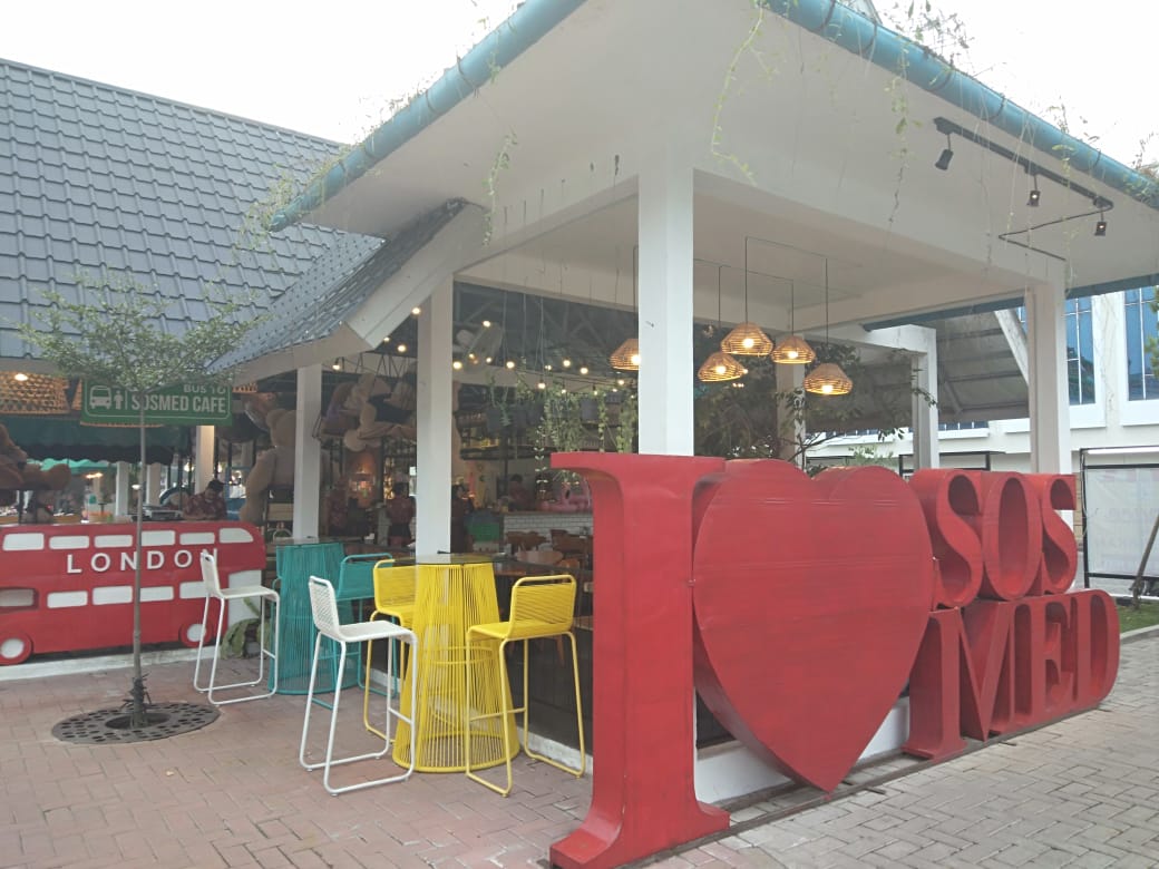 Dari Menu Unik Hingga Bisa Beswafoto di Sosmed Cafe